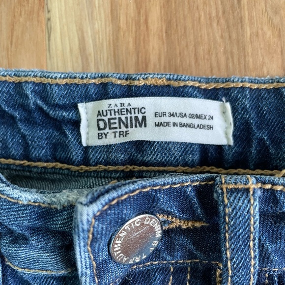 Zara Midrise jean short with orange stripe - Picture 2 of 4